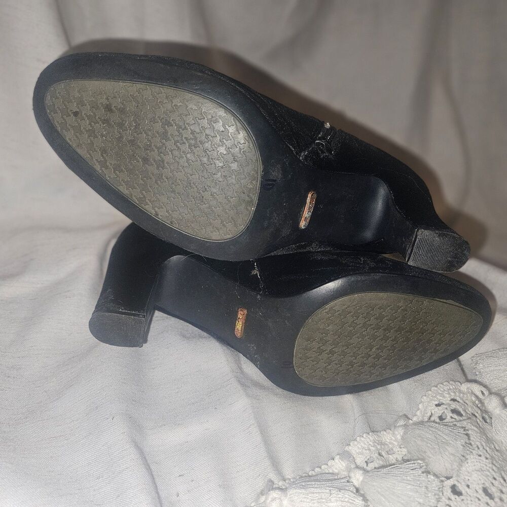 Lauren Ralph Lauren Bridgett Black Velvet Heel Booties Size 8B Boho Witchy Goth - Picture 7 of 9